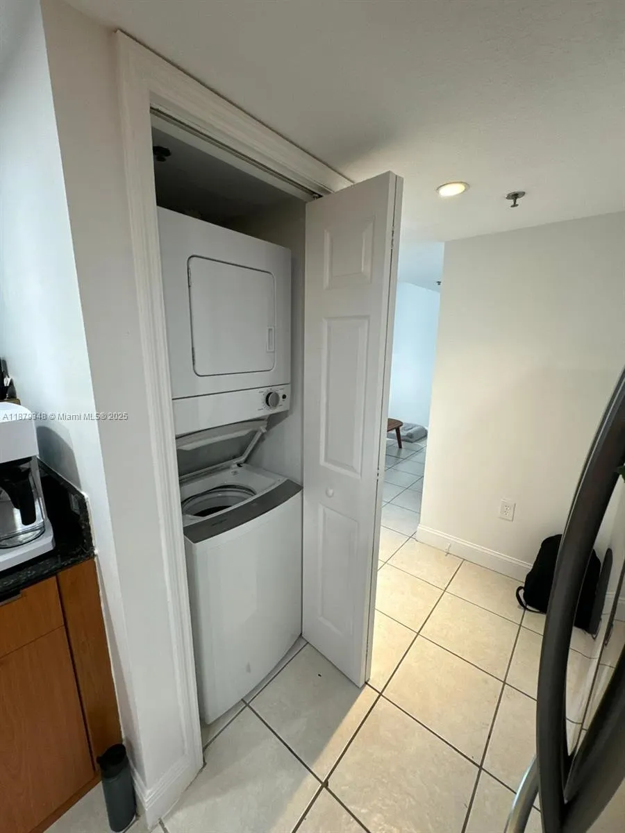 1650 Coral Way, #807