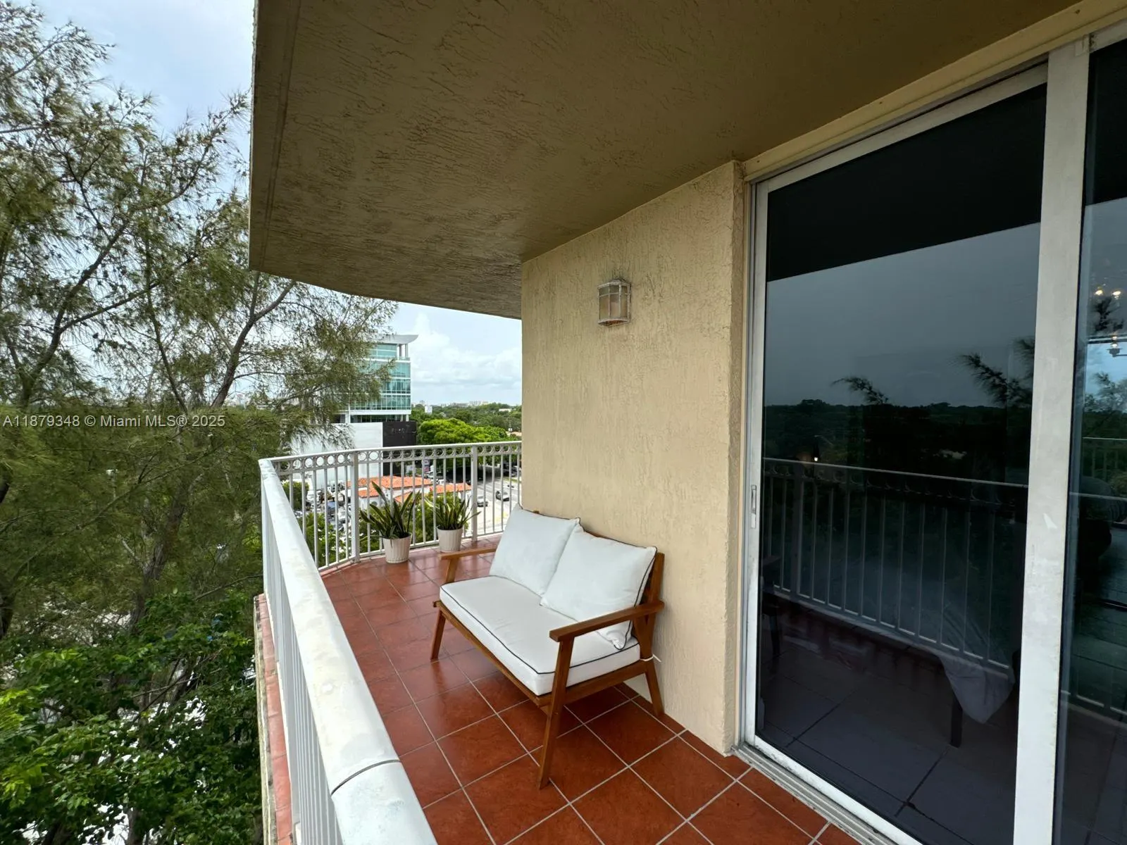 1650 Coral Way, #807