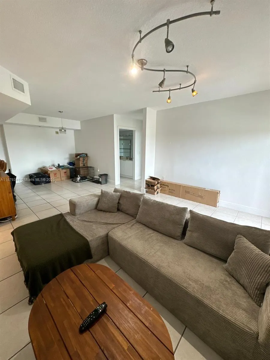 1650 Coral Way, #807