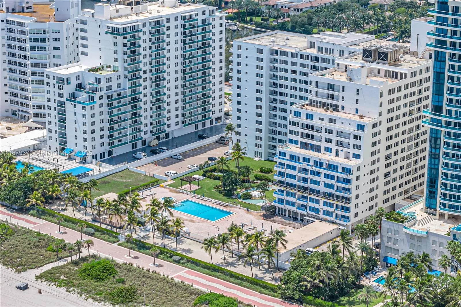 5005 Collins Ave, #616