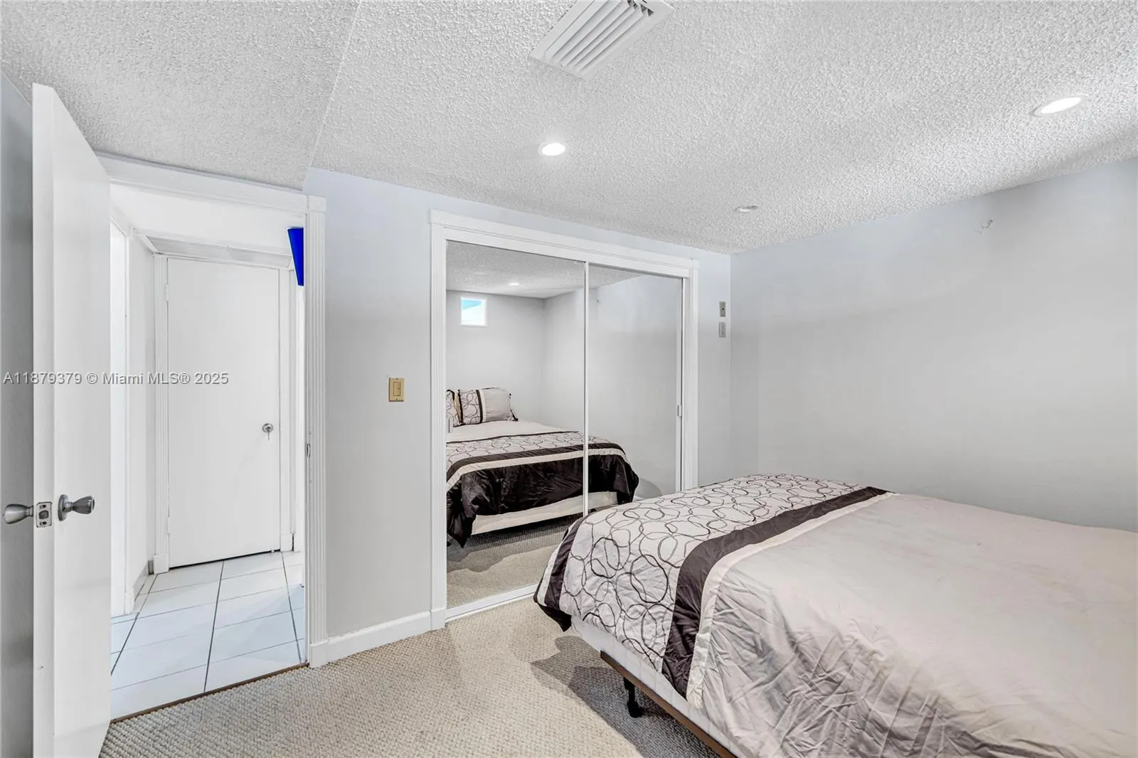 5005 Collins Ave, #616