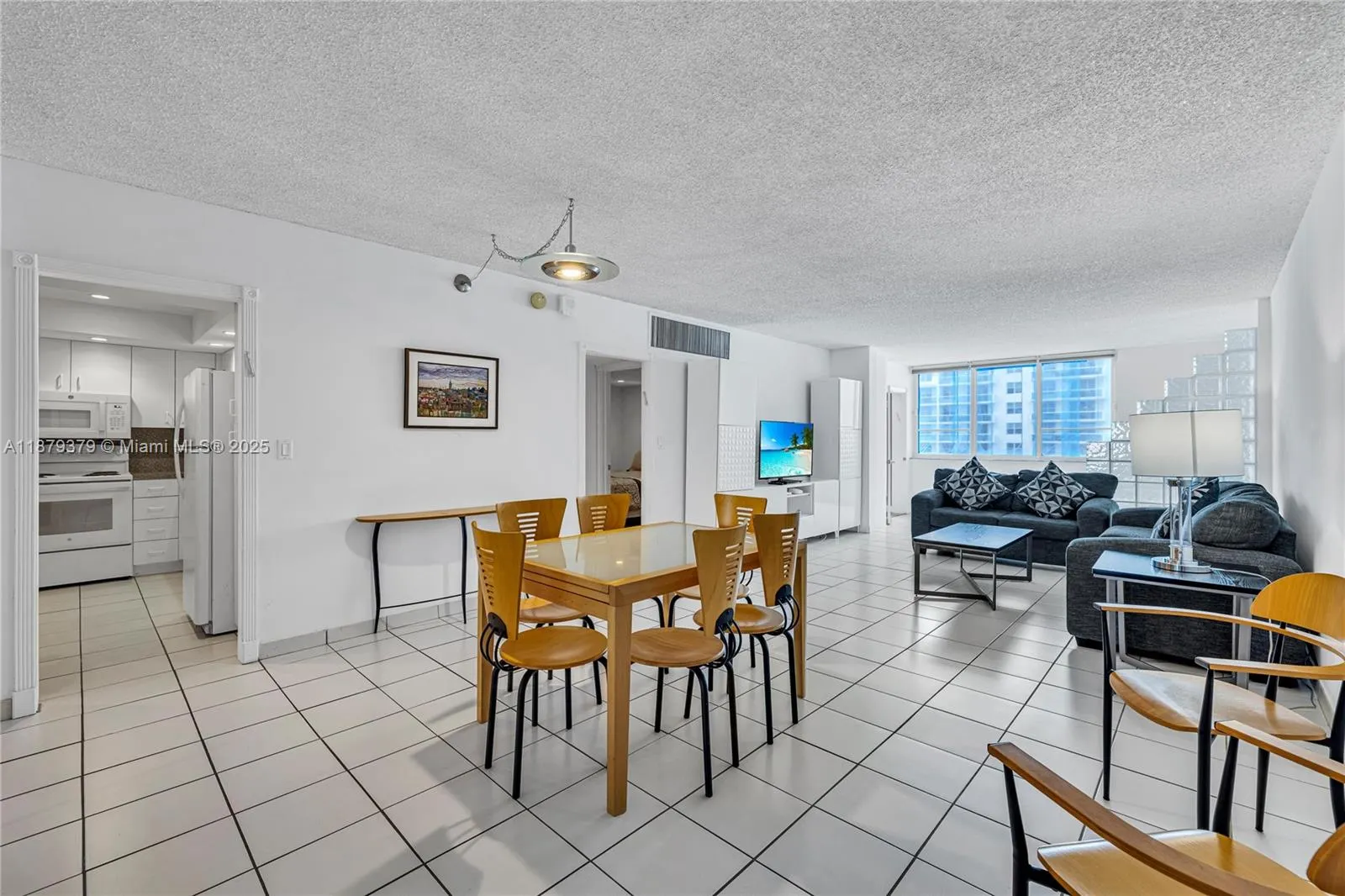 5005 Collins Ave, #616