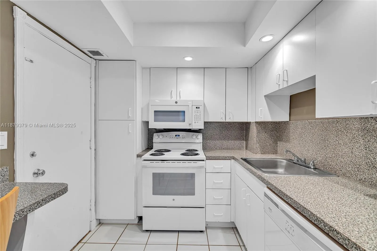 5005 Collins Ave, #616