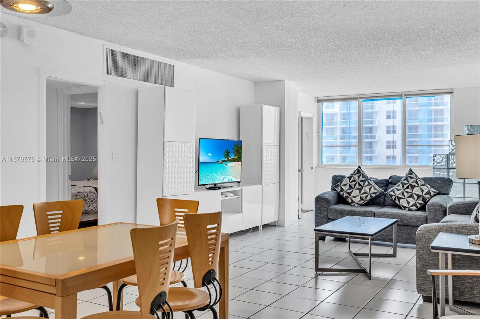 5005 Collins Ave, #616