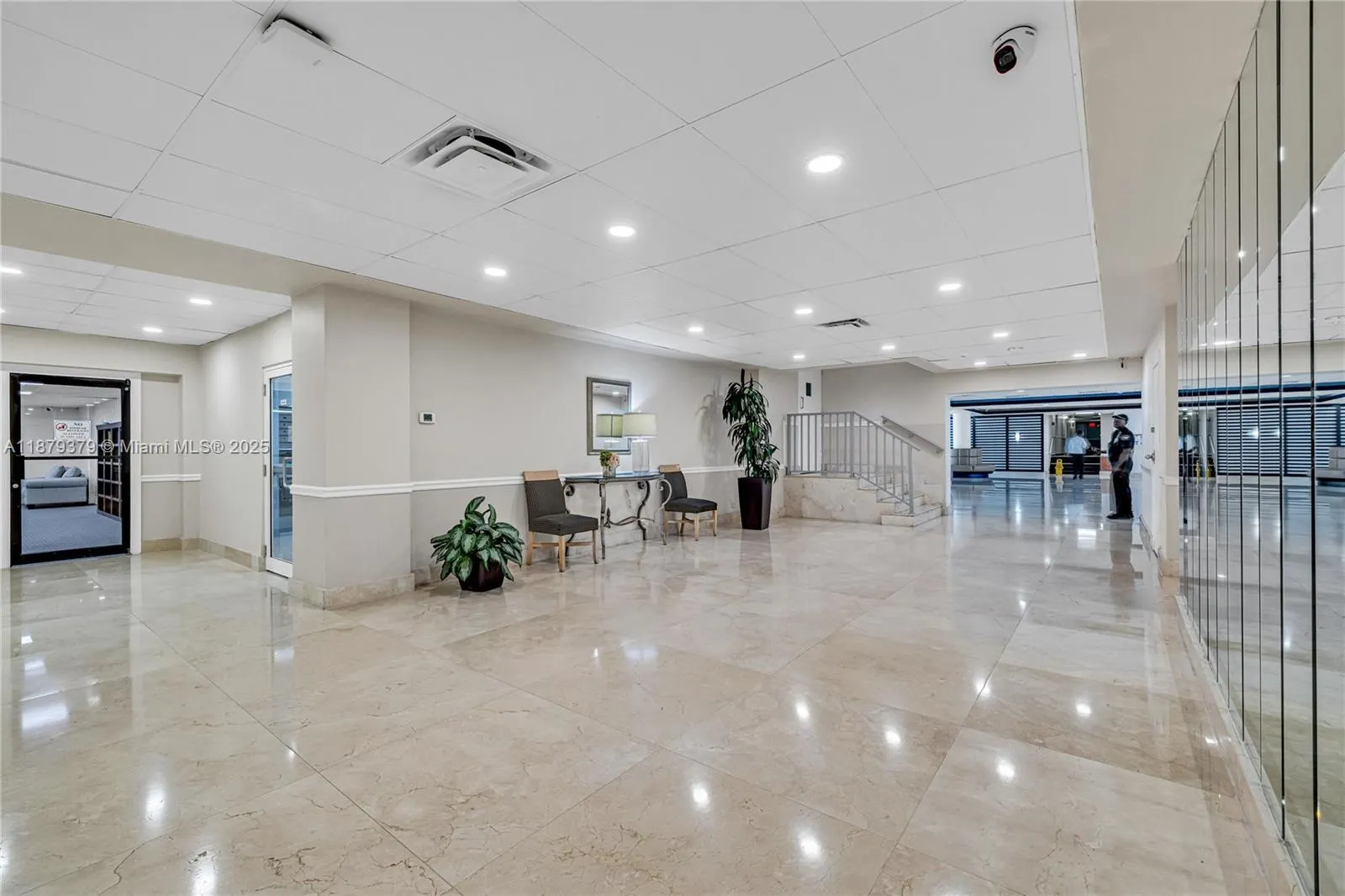 5005 Collins Ave, #616