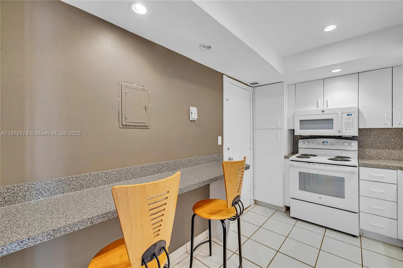 5005 Collins Ave, #616