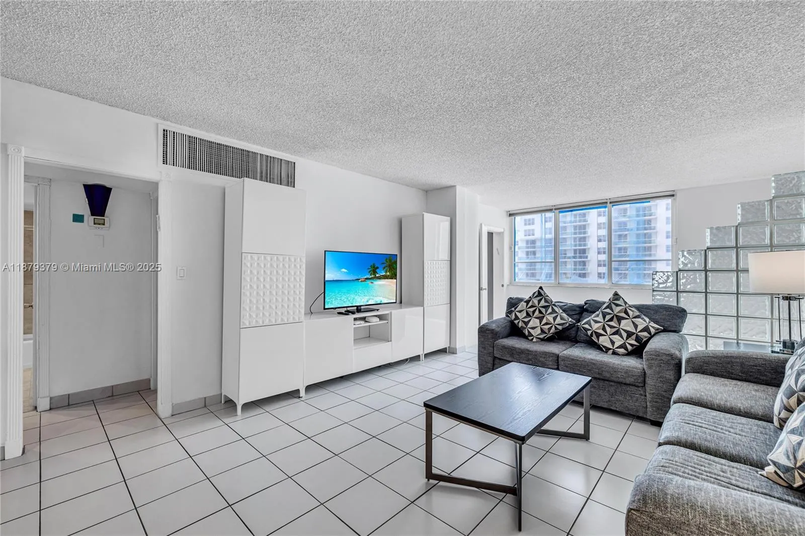 5005 Collins Ave, #616