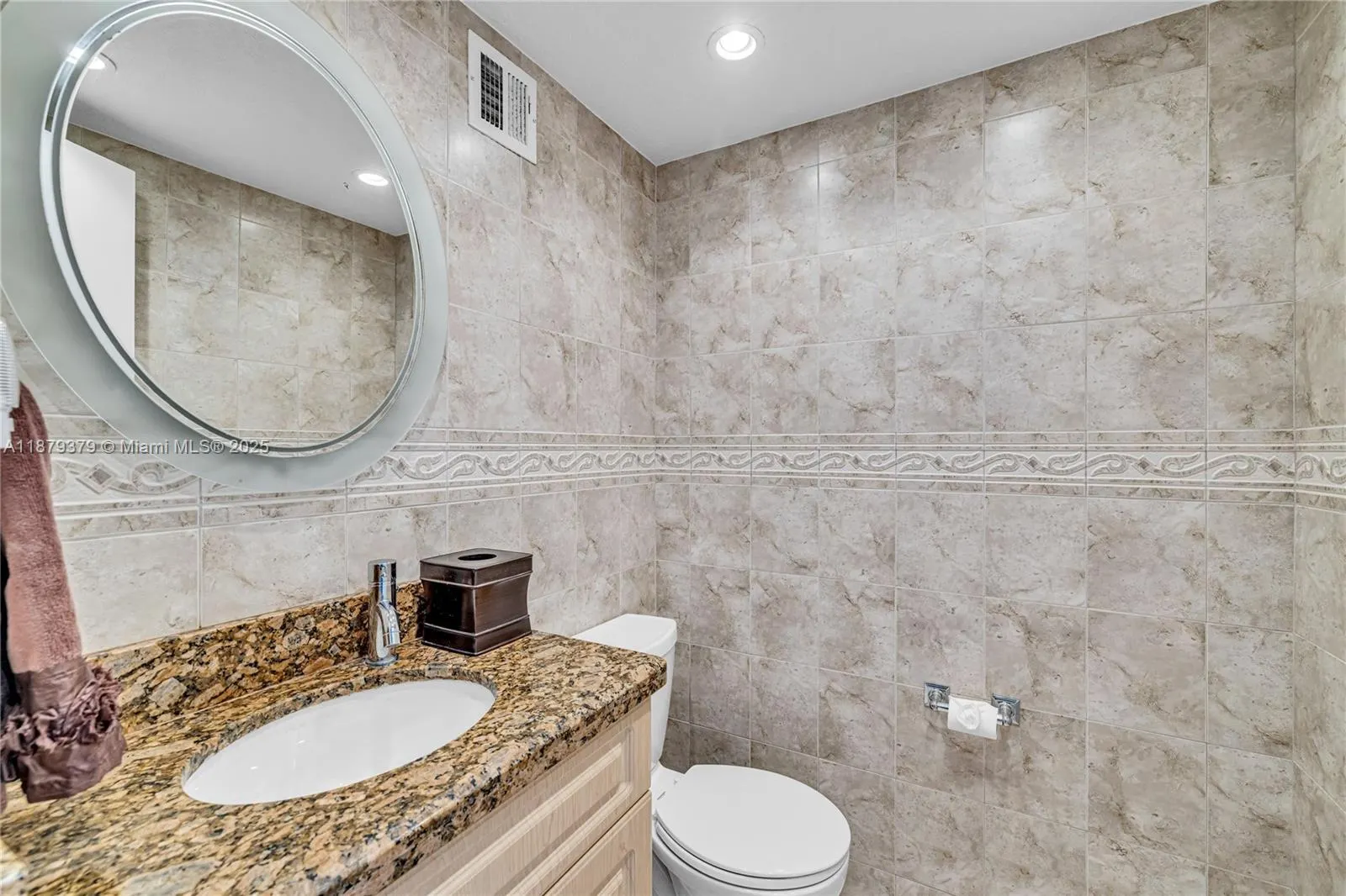 5005 Collins Ave, #616