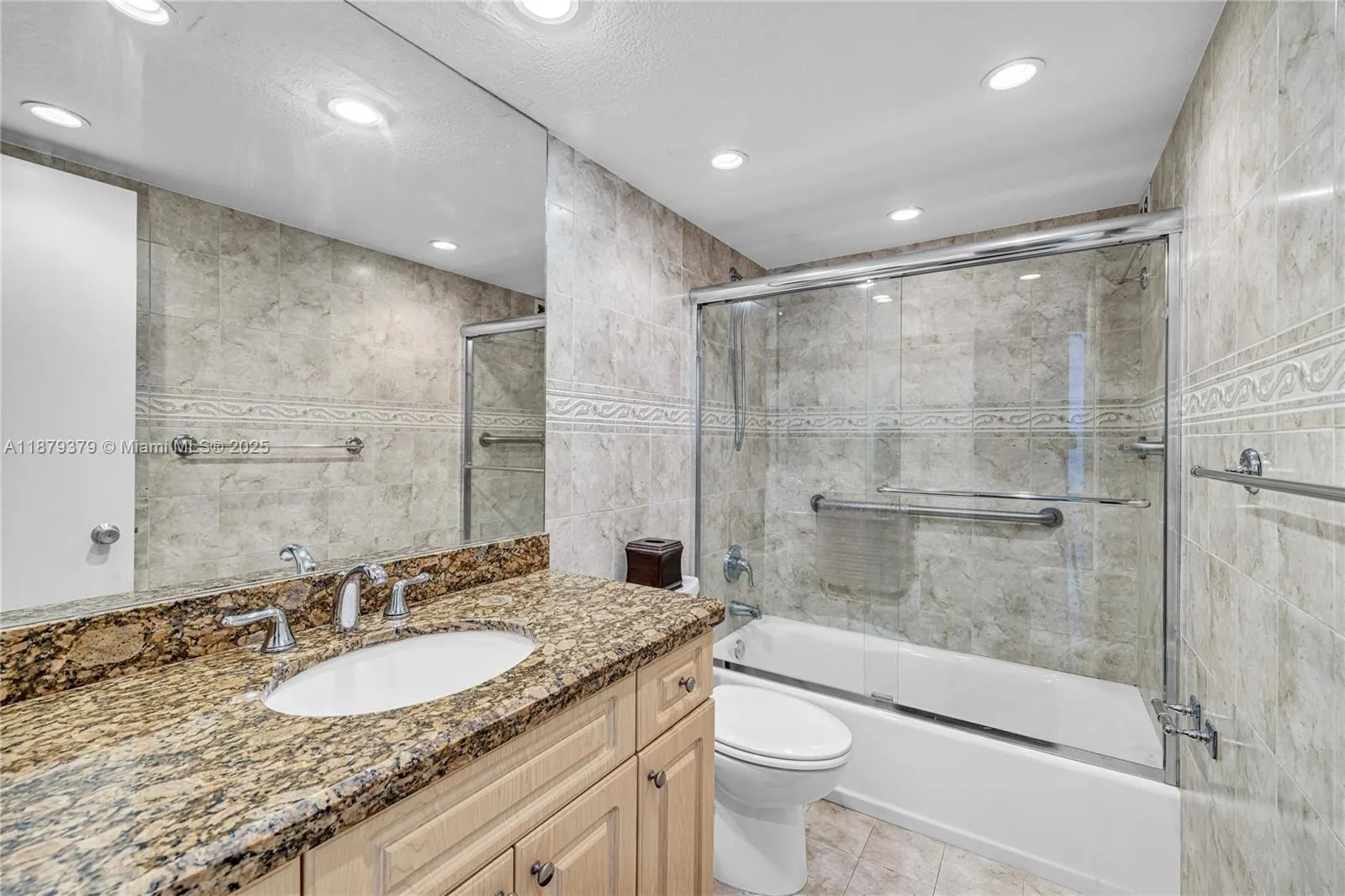 5005 Collins Ave, #616