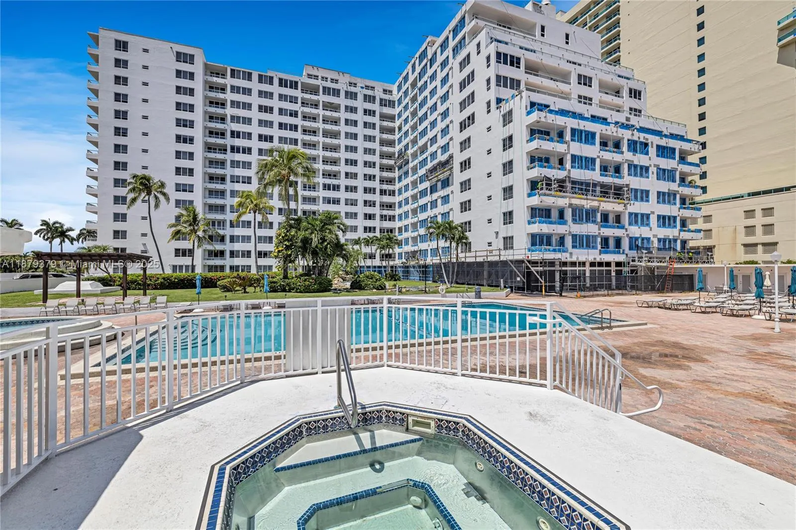 5005 Collins Ave, #616