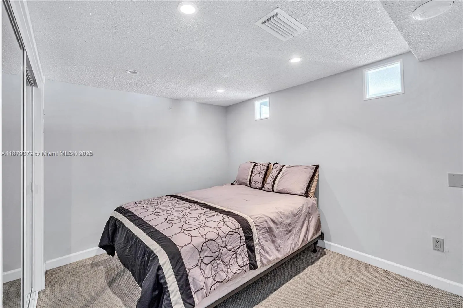 5005 Collins Ave, #616