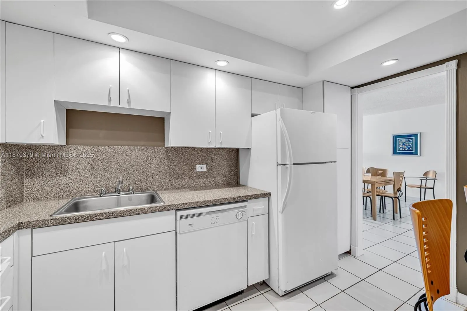 5005 Collins Ave, #616