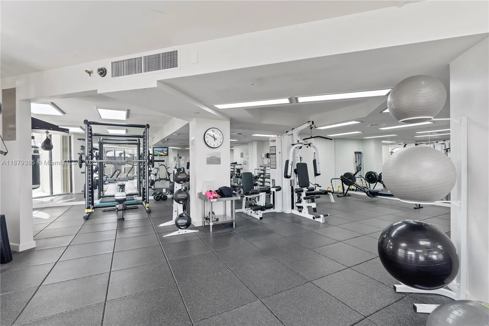 20185 E Country Club Dr, #PH6