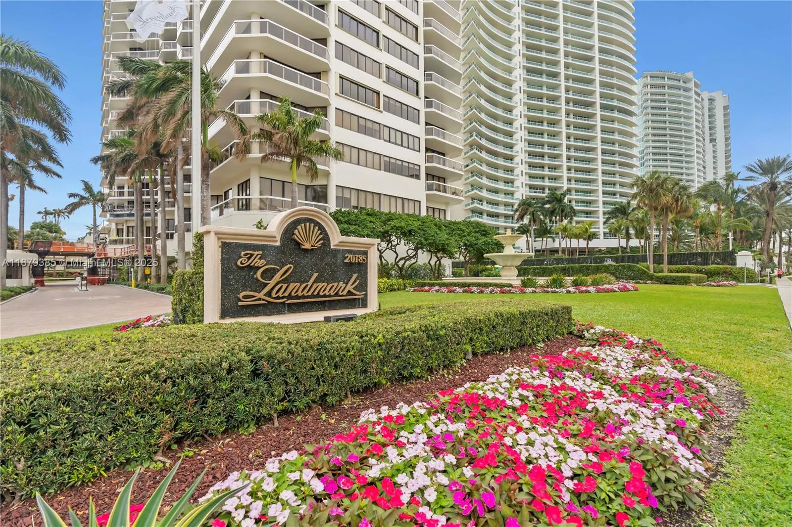 20185 E Country Club Dr, #PH6