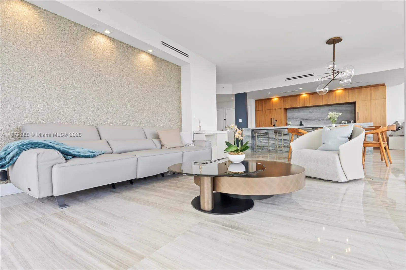 20185 E Country Club Dr, #PH6