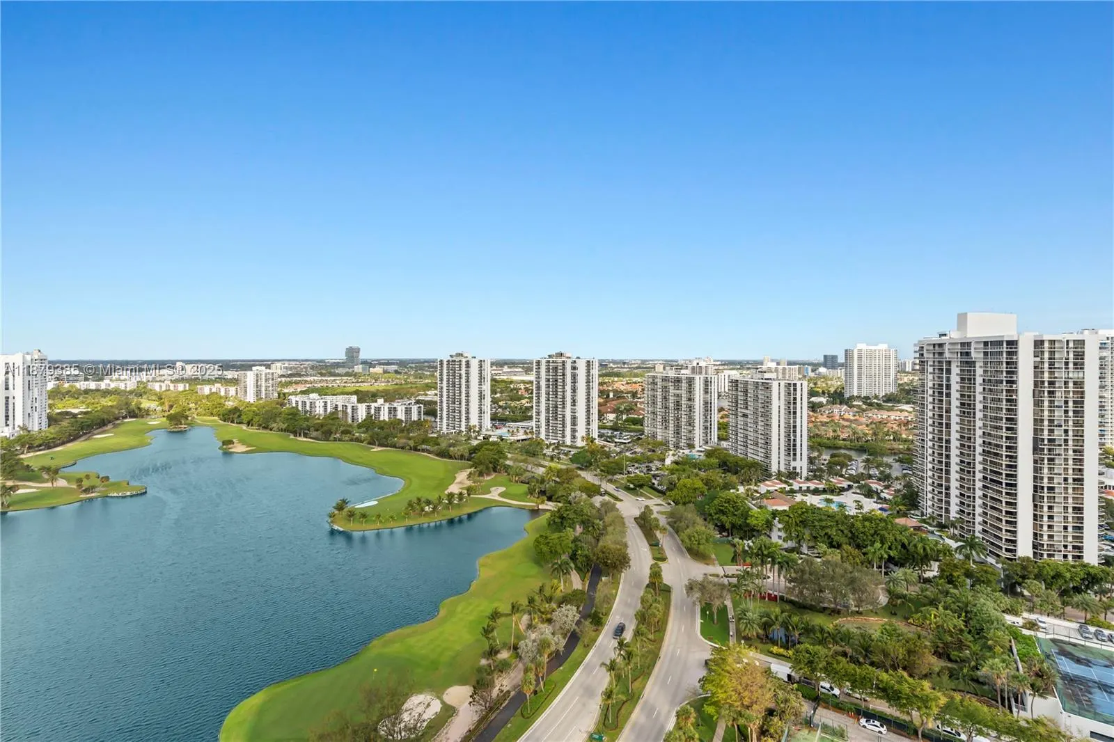 20185 E Country Club Dr, #PH6