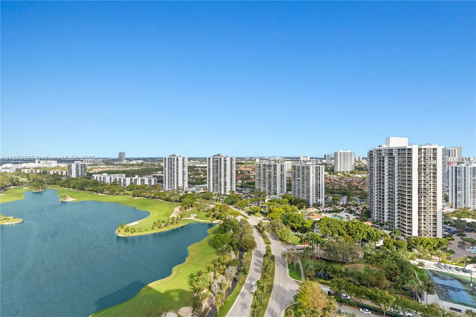 20185 E Country Club Dr, #PH6