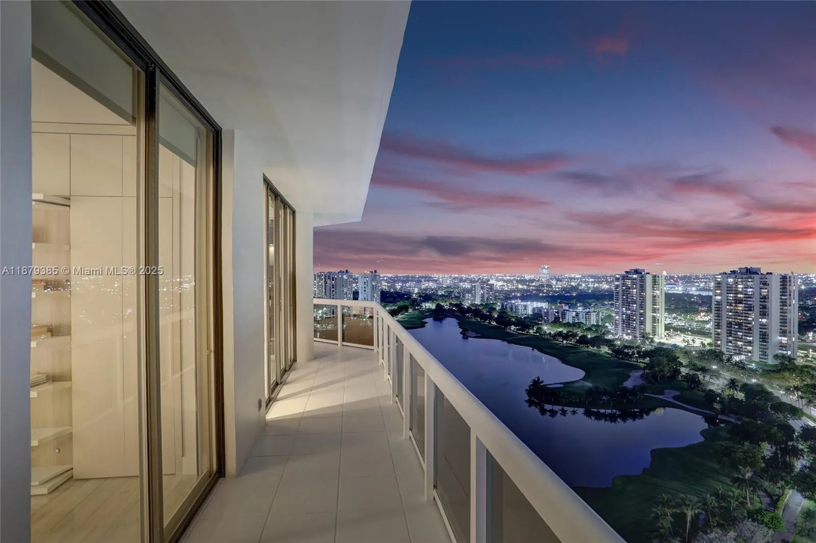 20185 E Country Club Dr, #PH6