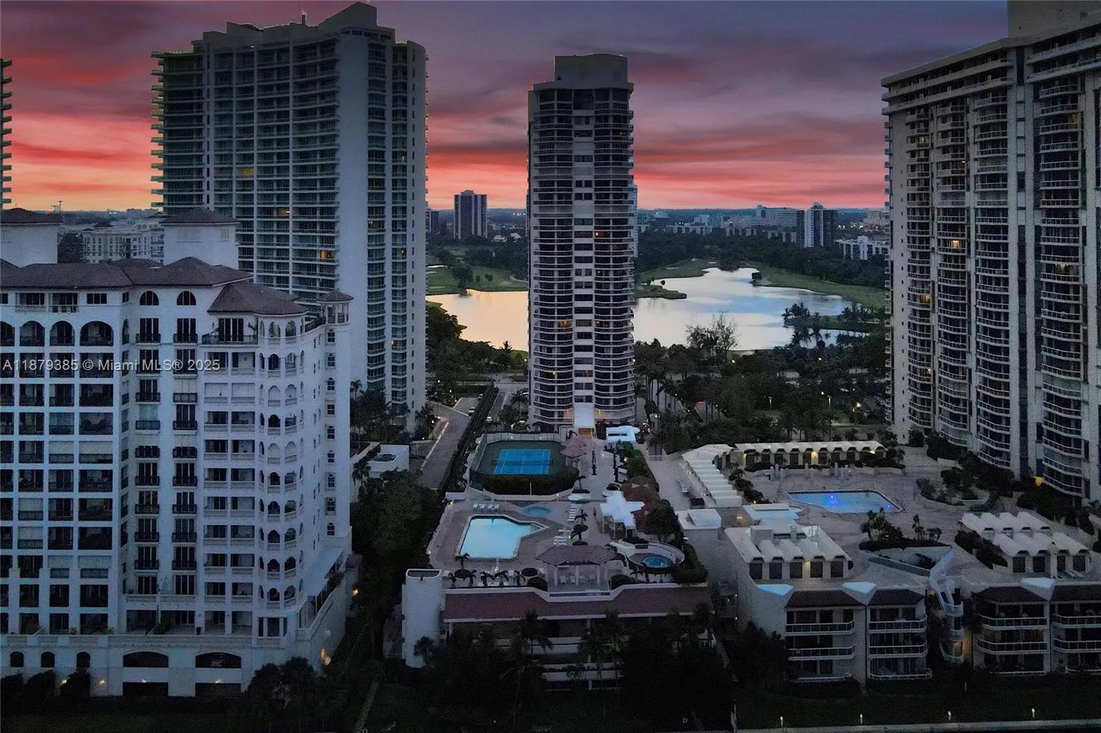 20185 E Country Club Dr, #PH6