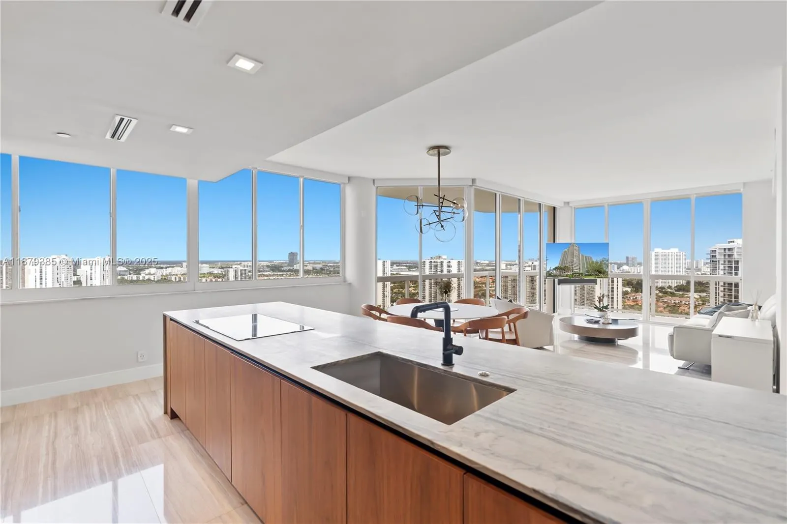20185 E Country Club Dr, #PH6