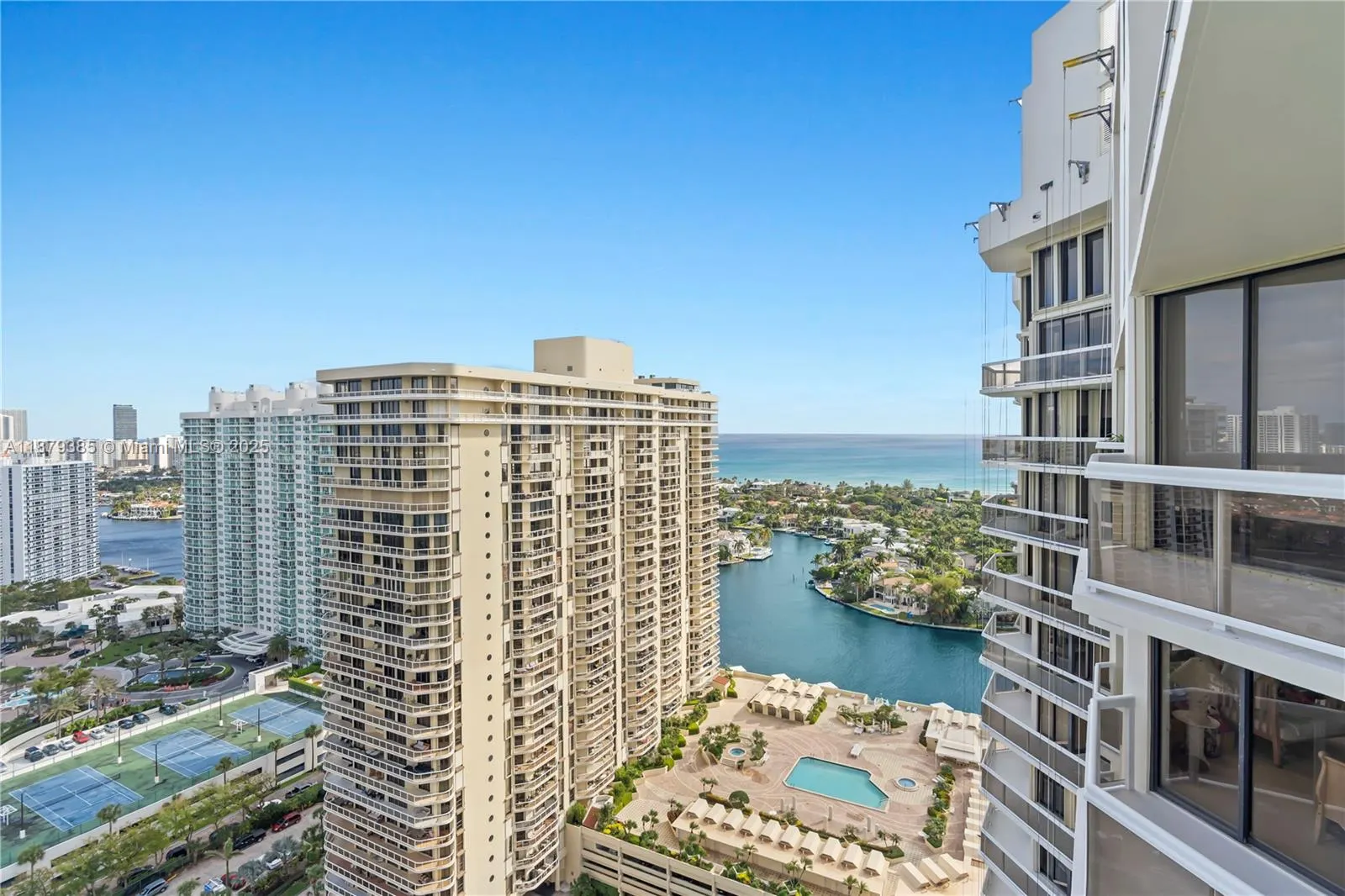 20185 E Country Club Dr, #PH6