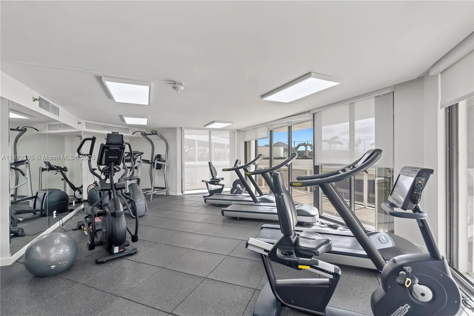 20185 E Country Club Dr, #PH6
