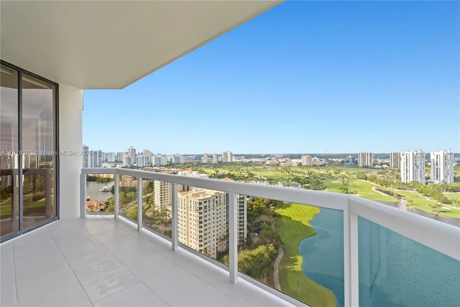 20185 E Country Club Dr, #PH6