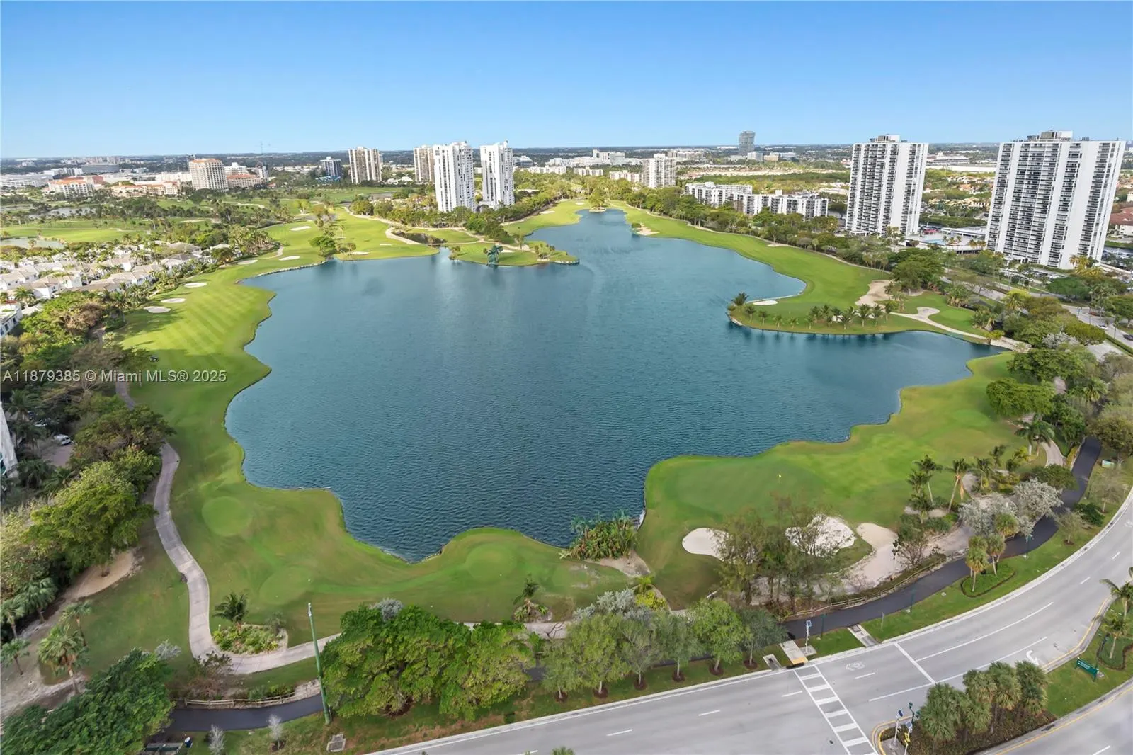 20185 E Country Club Dr, #PH6