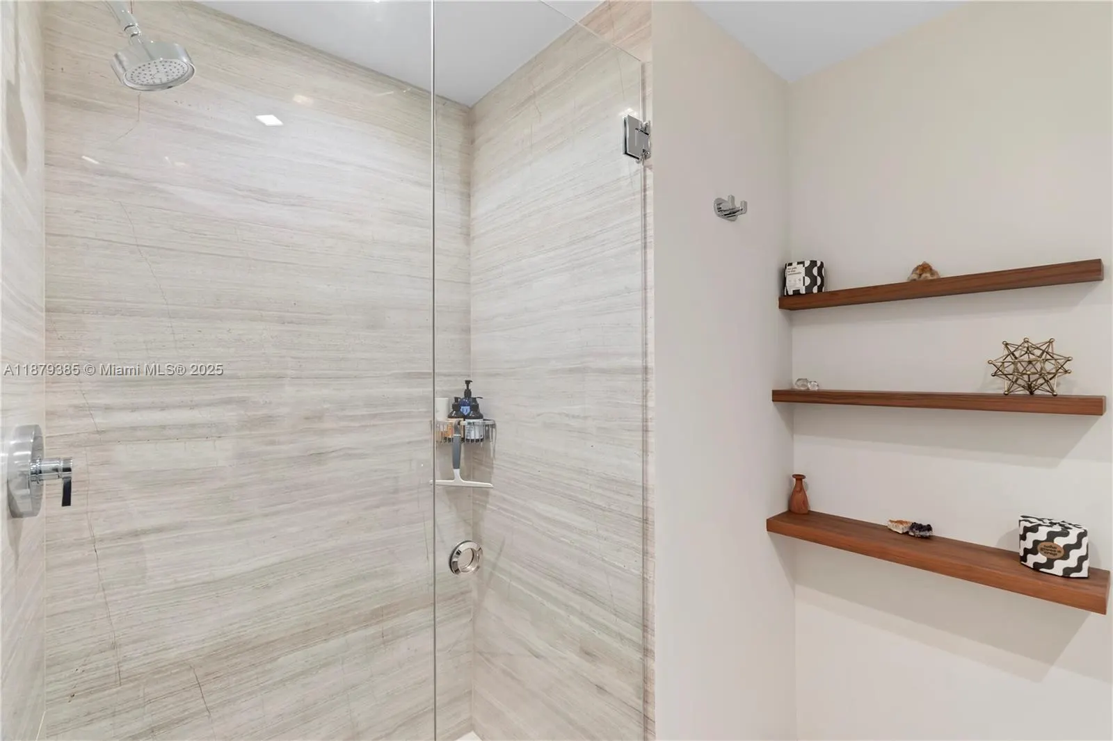 20185 E Country Club Dr, #PH6
