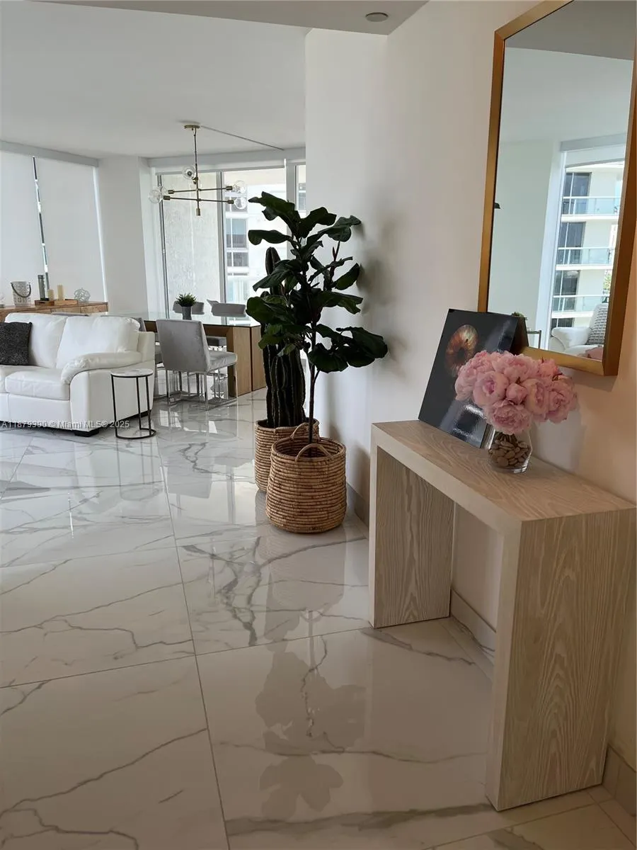 18671 Collins Ave, #804