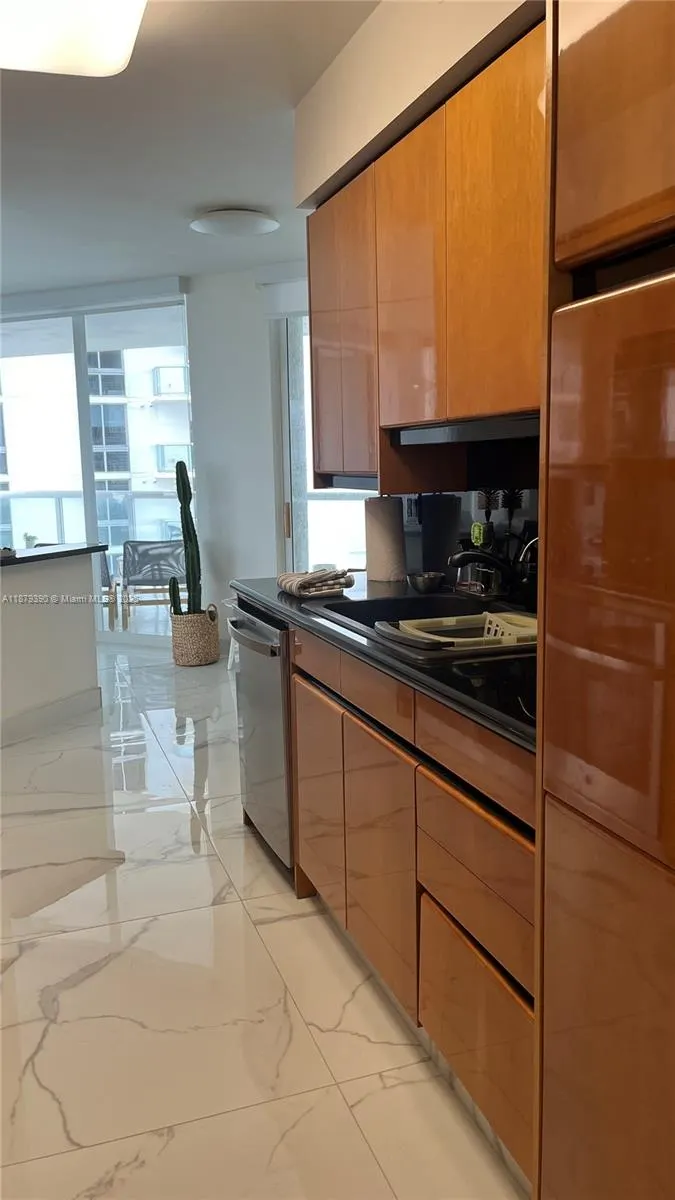 18671 Collins Ave, #804