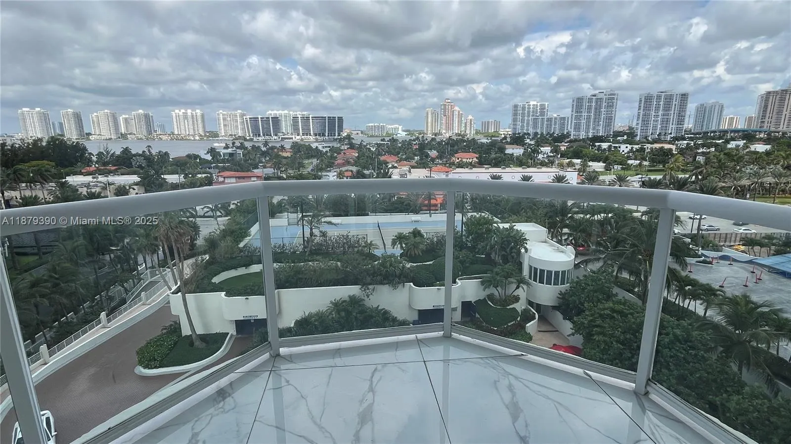 18671 Collins Ave, #804
