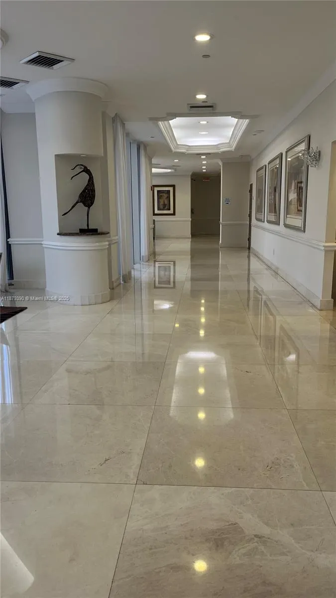 18671 Collins Ave, #804