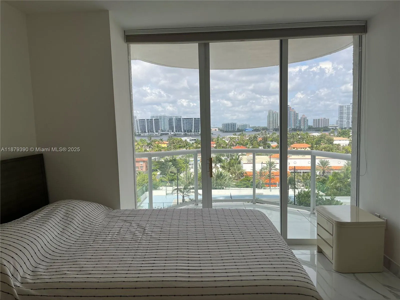 18671 Collins Ave, #804