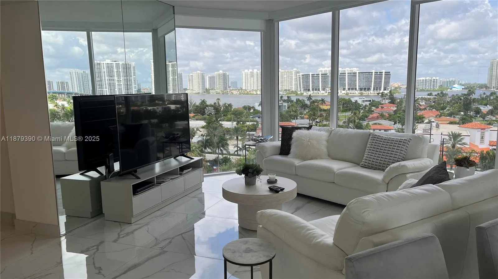 18671 Collins Ave, #804