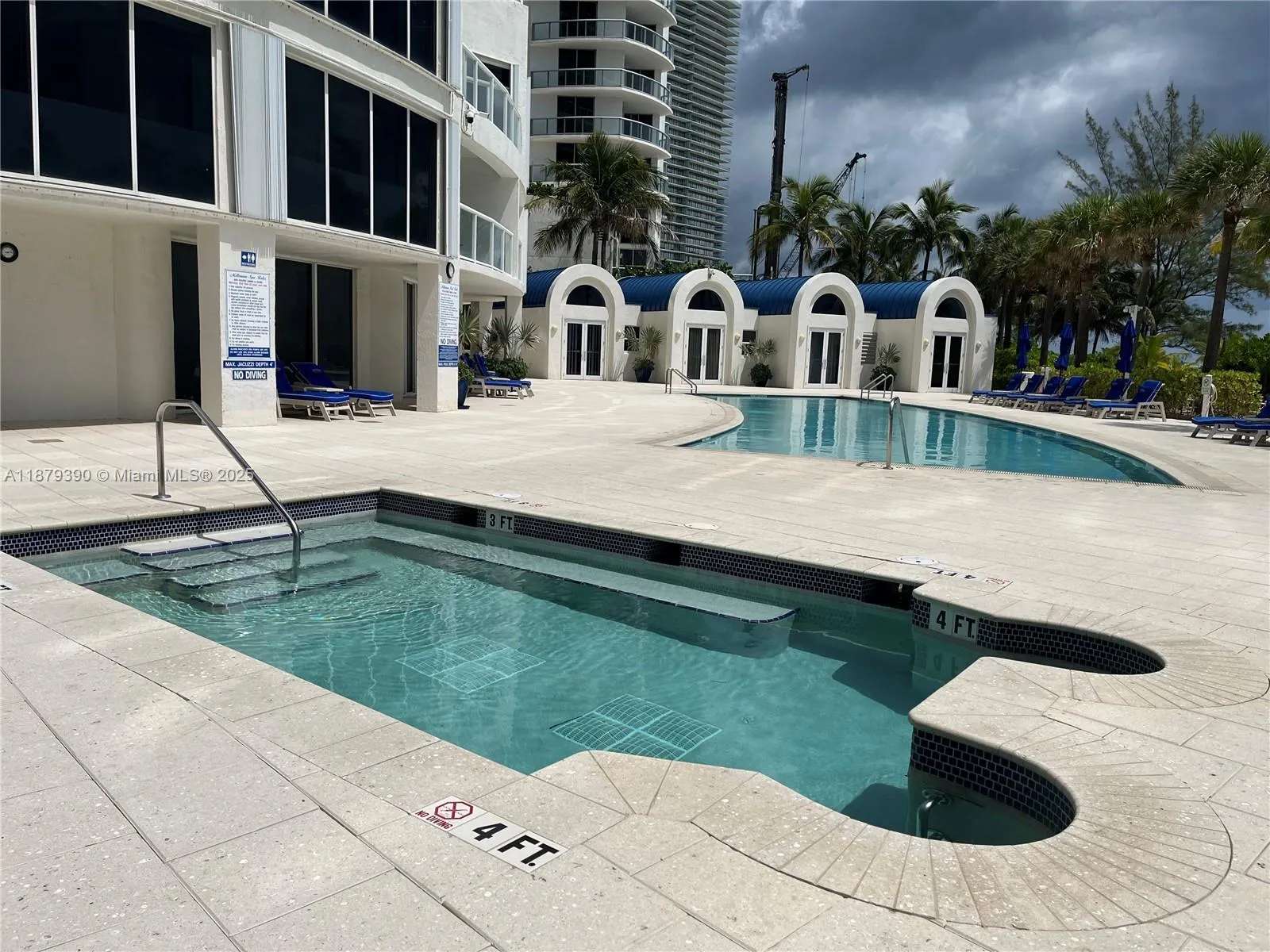 18671 Collins Ave, #804