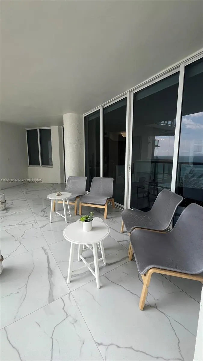 18671 Collins Ave, #804