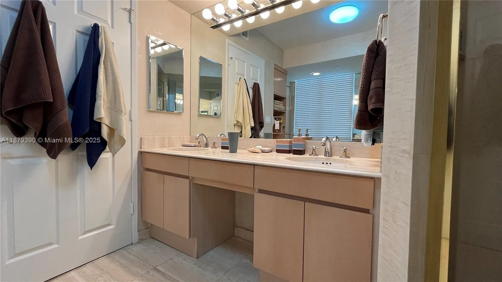 18671 Collins Ave, #804