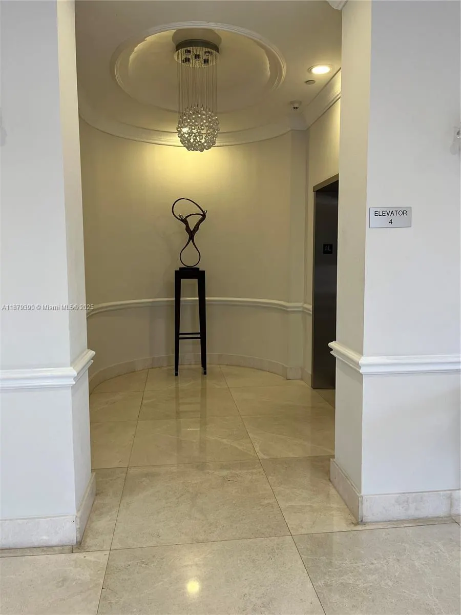 18671 Collins Ave, #804