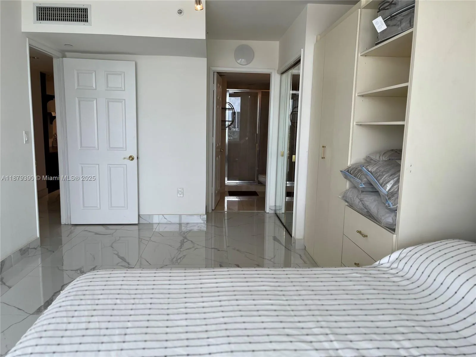 18671 Collins Ave, #804