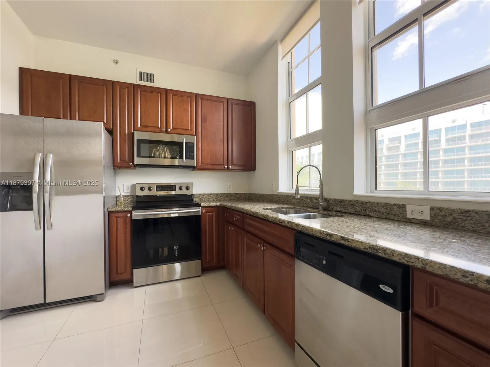 3001 NE 185th St, #411