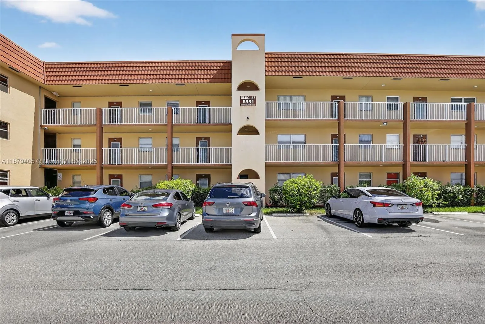 8951 Sunrise Lakes Blvd, #105
