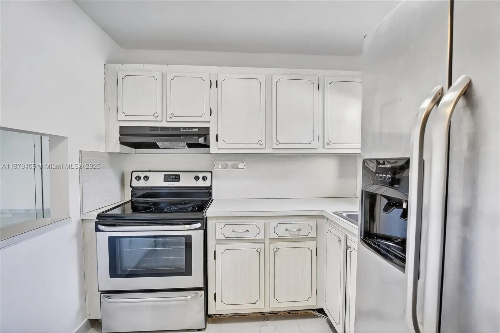 8951 Sunrise Lakes Blvd, #105