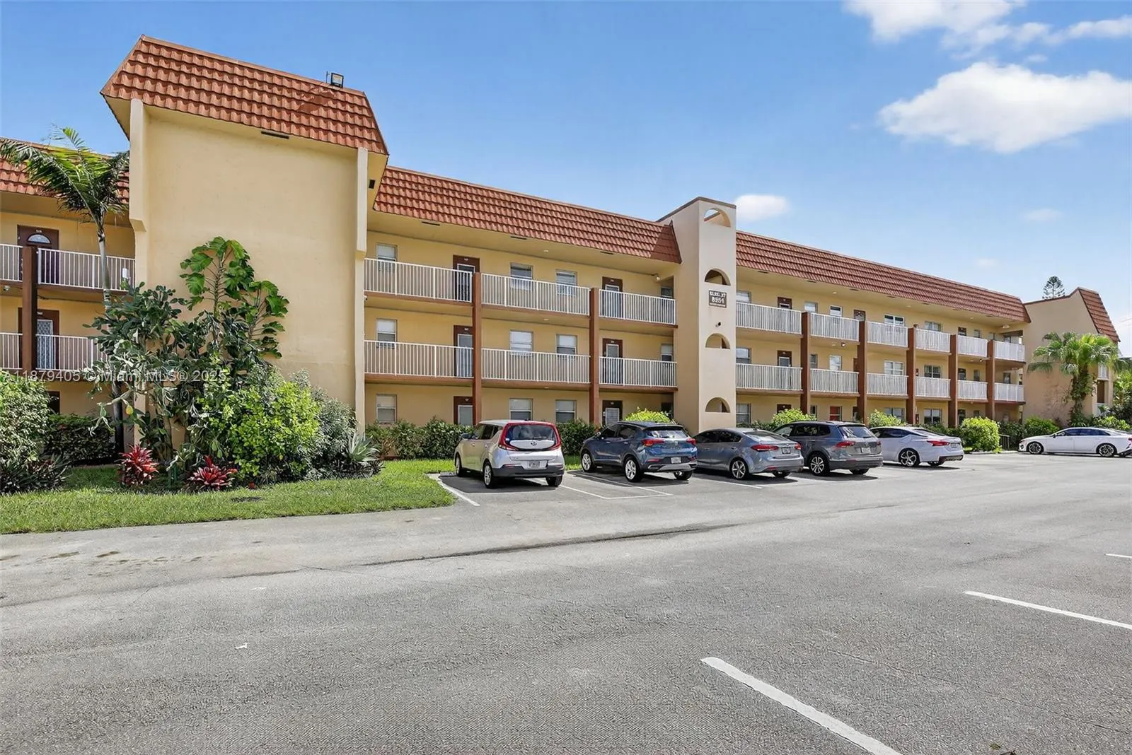 8951 Sunrise Lakes Blvd, #105