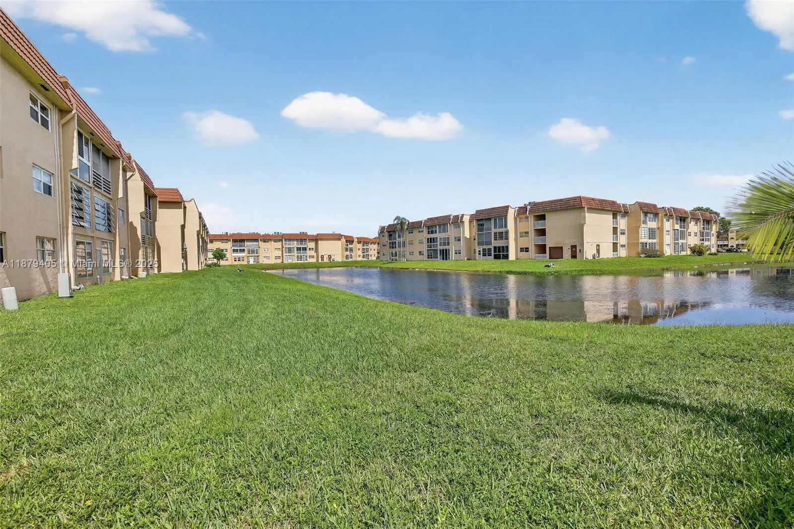 8951 Sunrise Lakes Blvd, #105