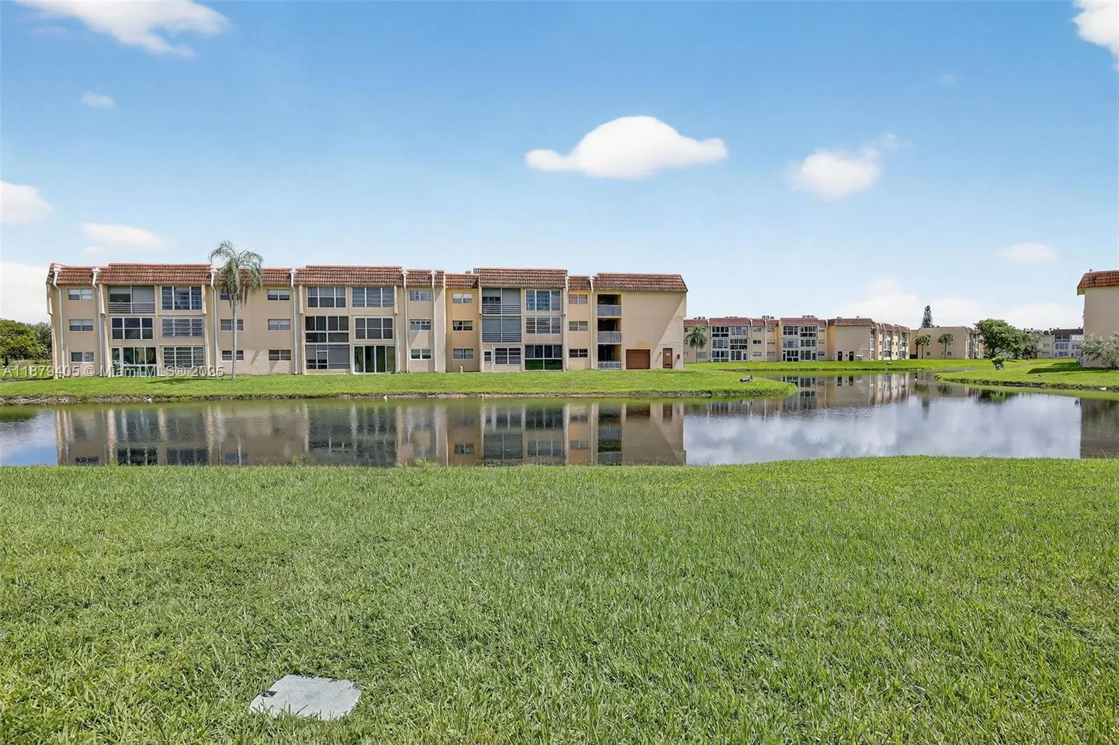 8951 Sunrise Lakes Blvd, #105