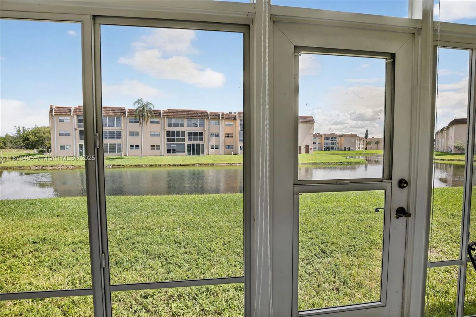 8951 Sunrise Lakes Blvd, #105