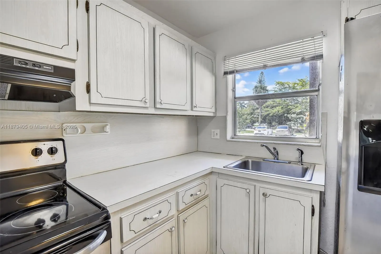 8951 Sunrise Lakes Blvd, #105