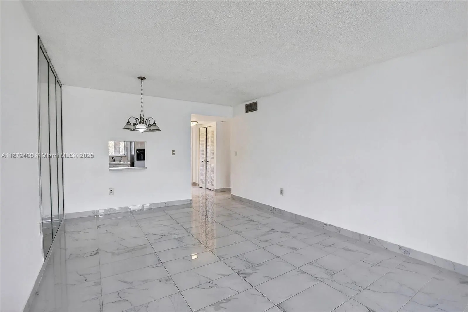 8951 Sunrise Lakes Blvd, #105