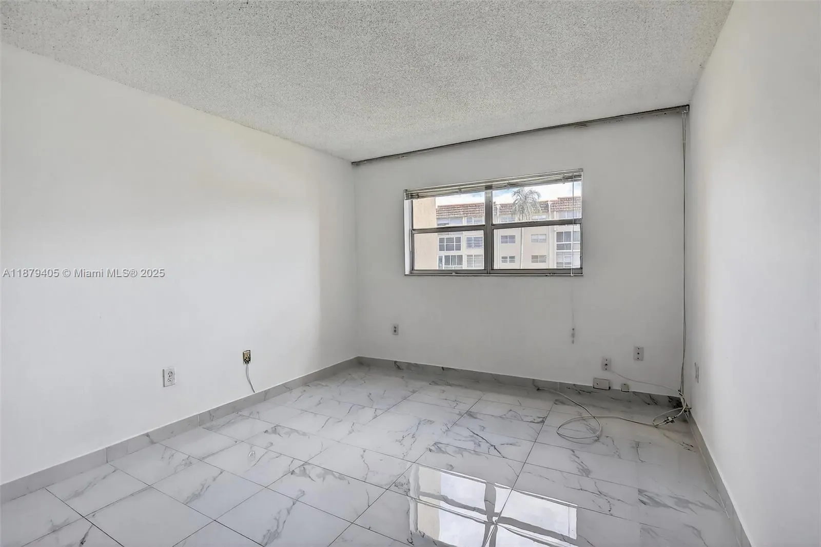 8951 Sunrise Lakes Blvd, #105